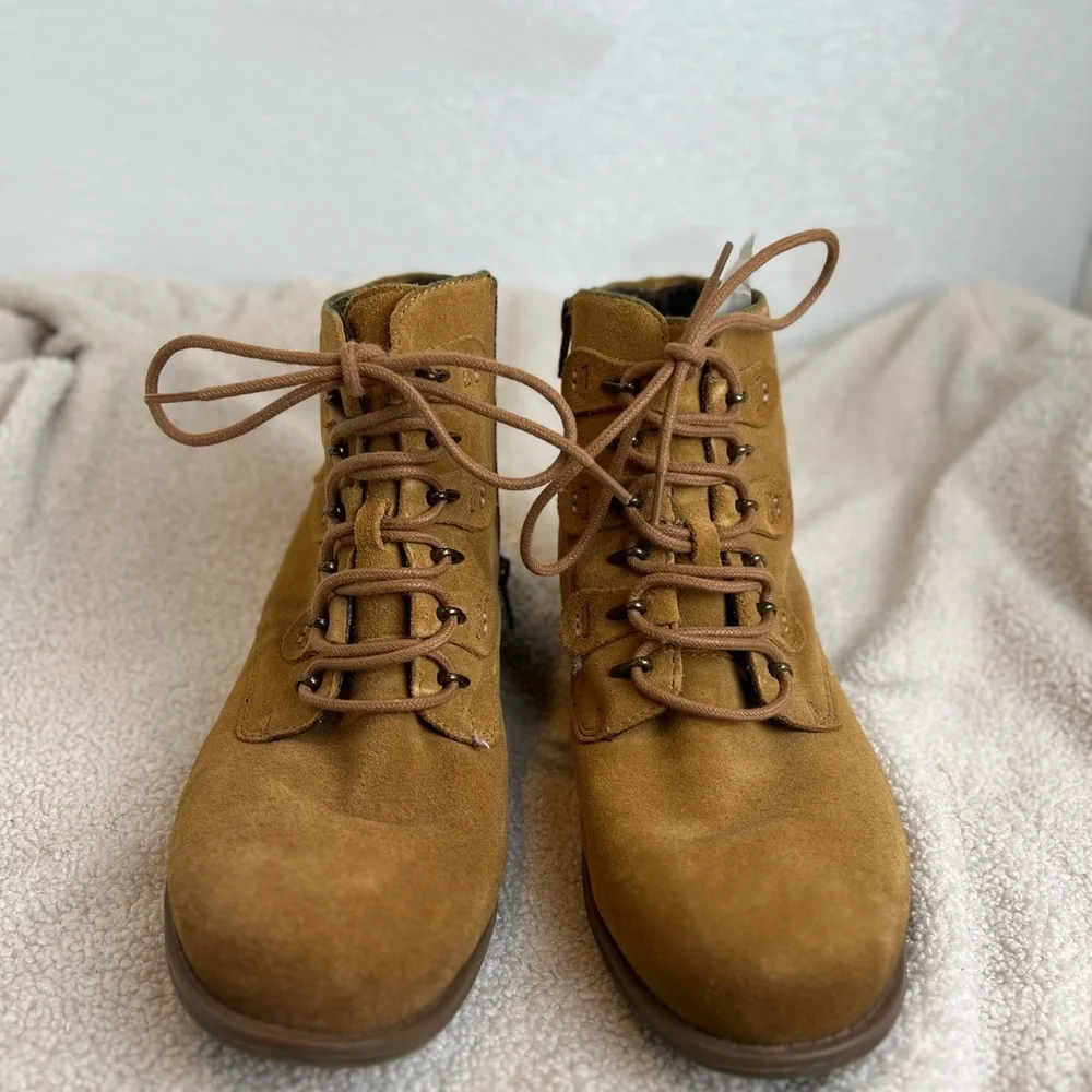 EARTH Tan Suede Lace Up Ankle Boots Relief Pod Womens 8